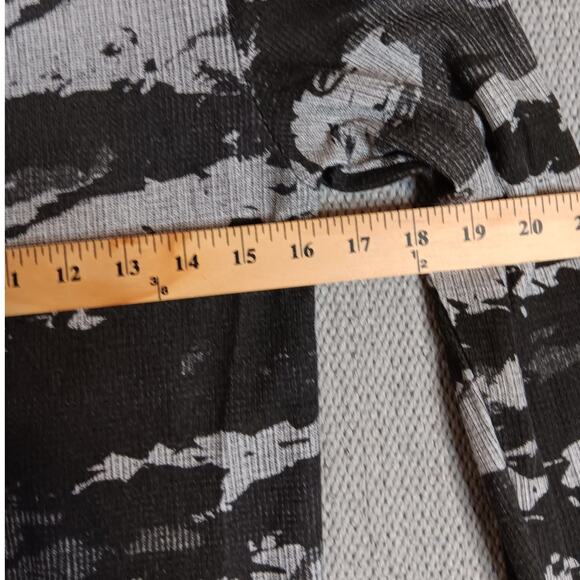 Ecko Unltd. Thermal Knit Shirt Mens S Black Gray Camo Hi Low Spell Out - Picture 11 of 14
